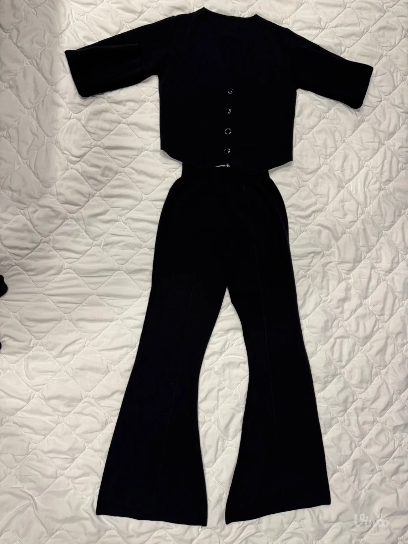 Elegantan komplet od trikotaže – NOVO, nenošeno