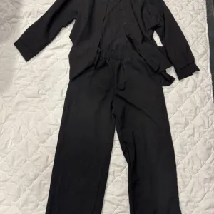 Komplet košulja i pantalone – NOVO, nenošeno