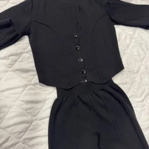 Elegantan komplet od trikotaže – NOVO, nenošeno