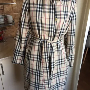 Burberry mantil M - L Original NOV