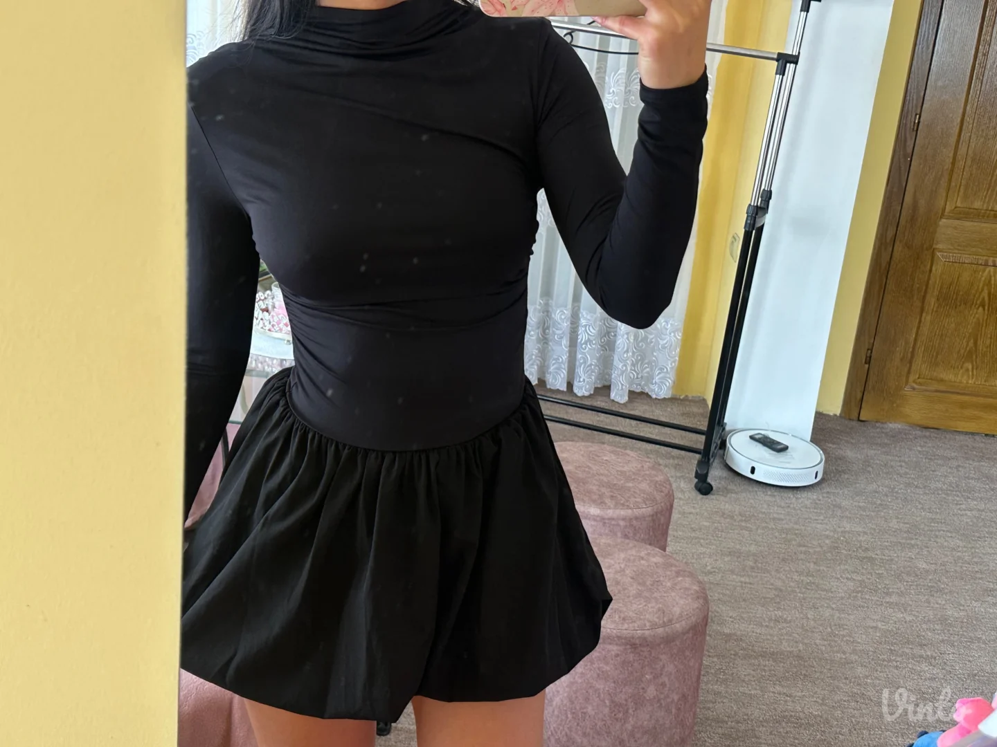 moderna crna haljina