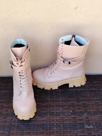Bebi roze čizme veličina 40