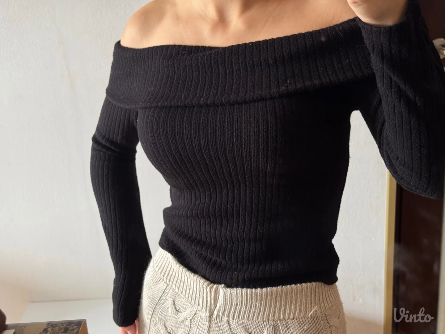 Majica na dug rukav bez ramena