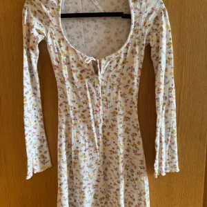 Bershka zimska haljinica