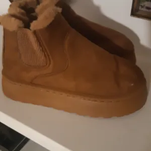 Ženske čizme sa krznom