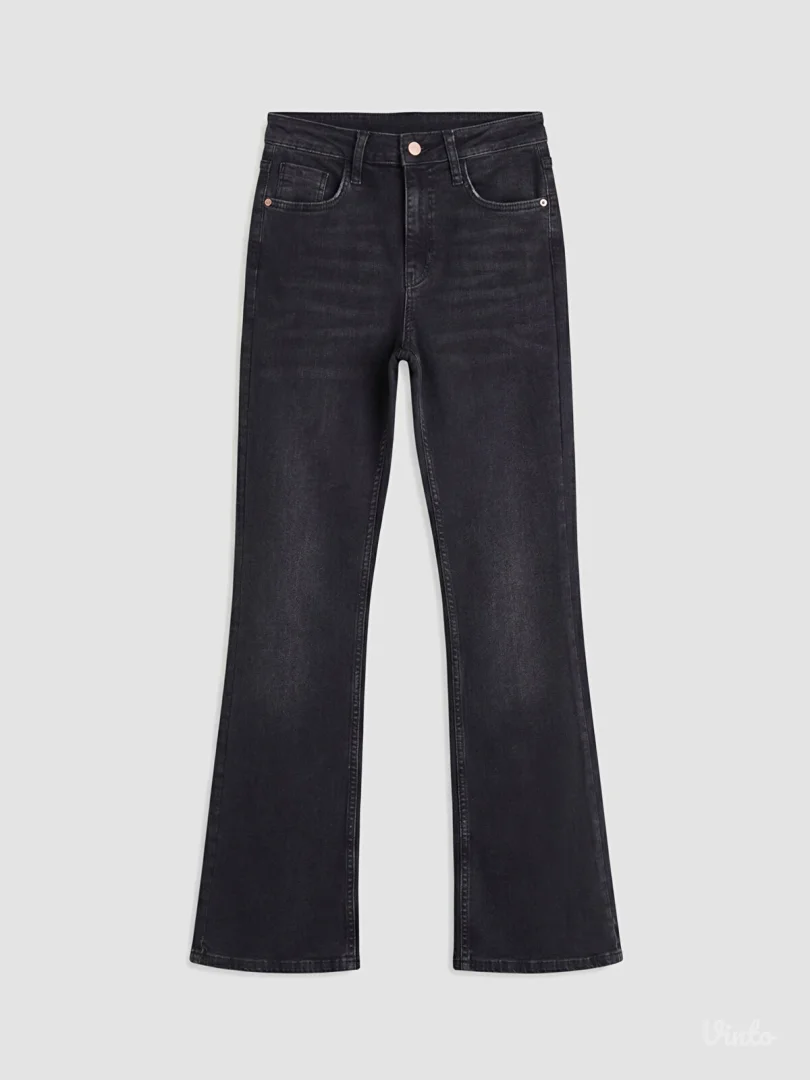 Ženske farmerice sa sečenim nogavicama, nove, 30/32