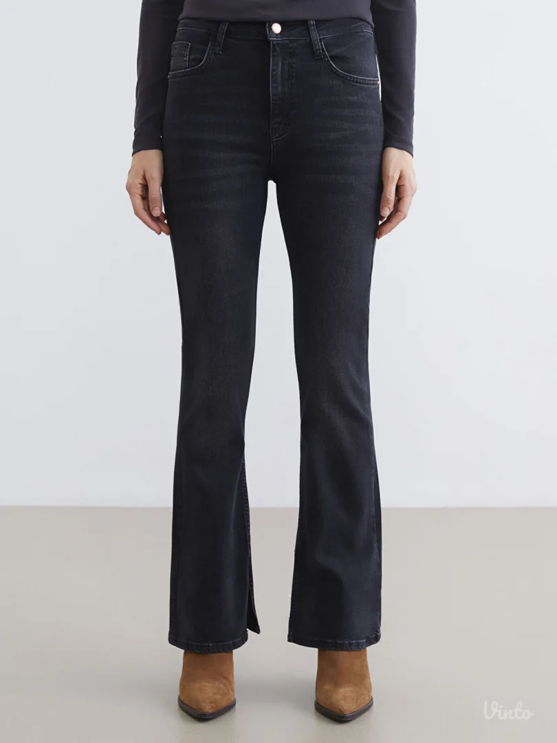 Ženske farmerice sa sečenim nogavicama, nove, 30/32