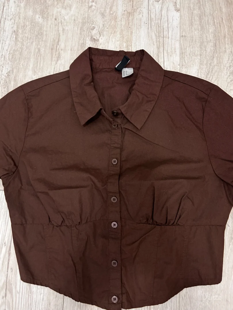 H&M braon crop kosulja