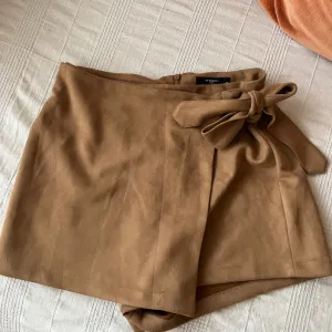 Reserved suknja-šorts (skort)