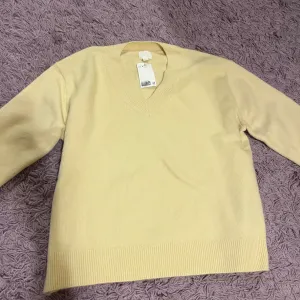 H&M dzemper - nov sa etiketom