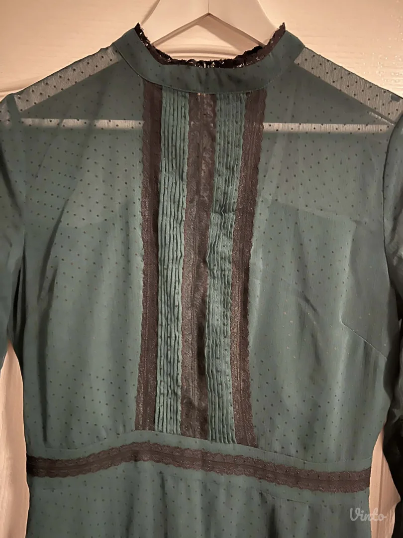 Reserved kratka zelena haljina