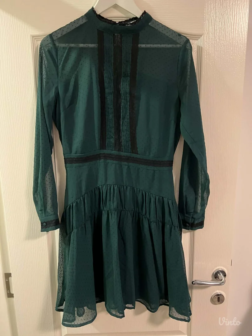 Reserved kratka zelena haljina