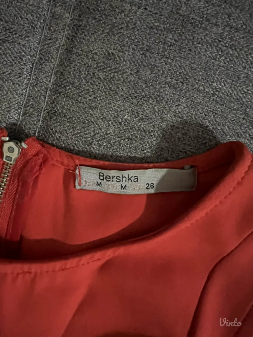 Koralno crvena kratka haljina Bershka