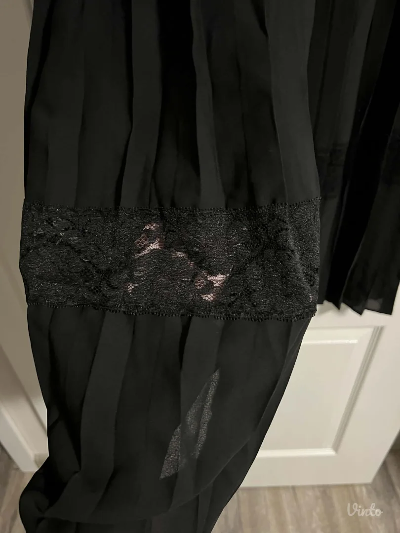 Zara midi crna haljina sa cipkom