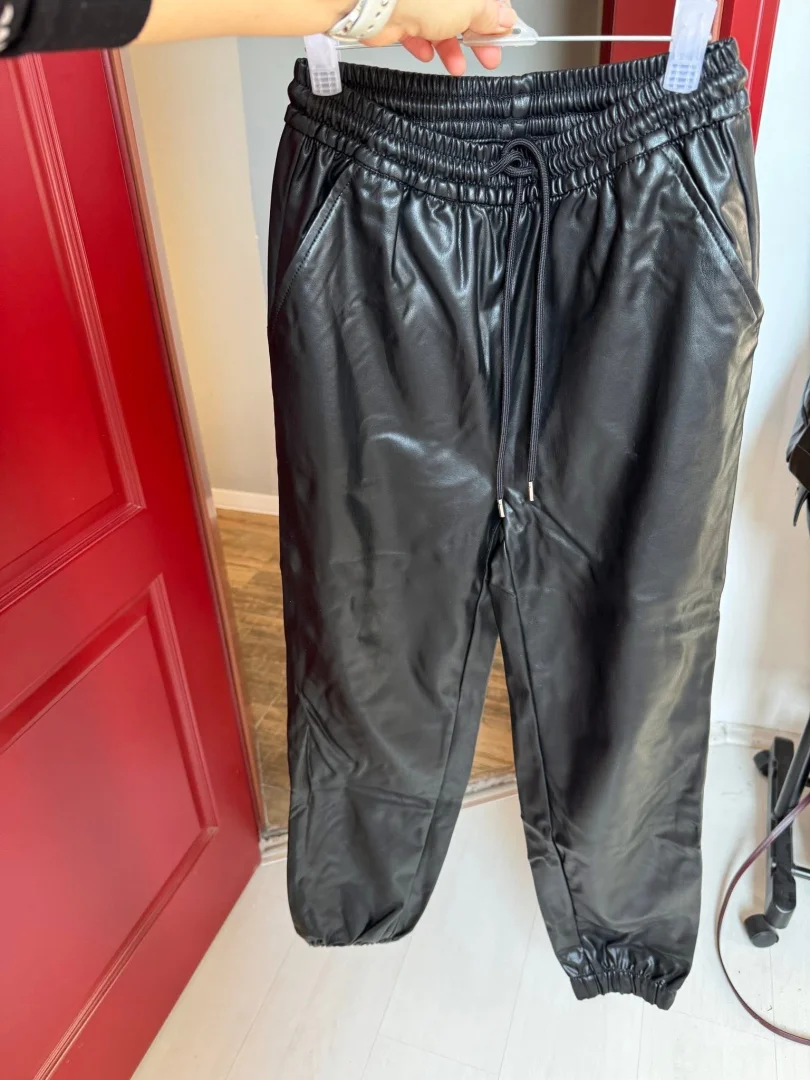 H&M kozne pantalone