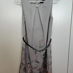 Siva letnja haljina, 36