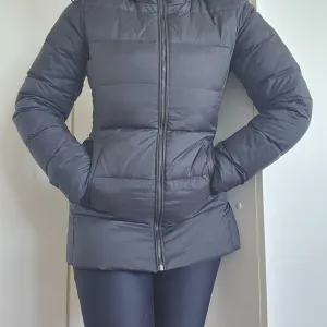 Perjana Tommy Hilfiger jakna XS