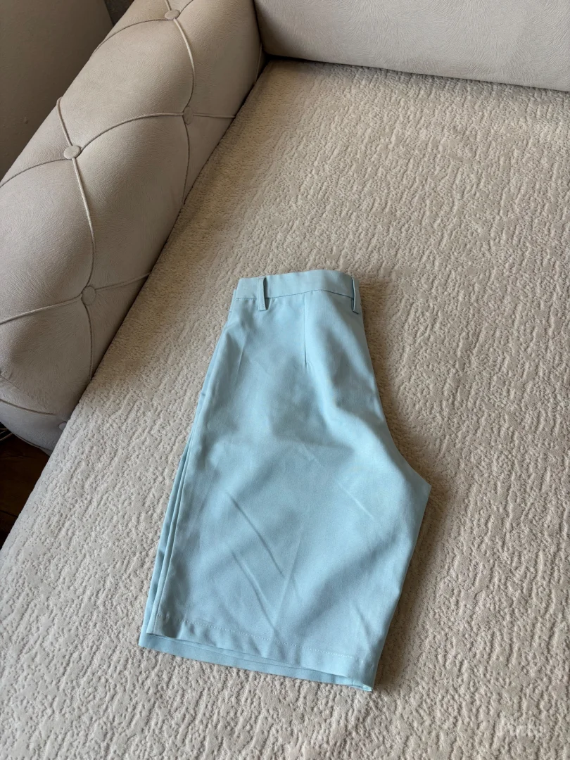 Elegantni svetloplavi sorc/bermude