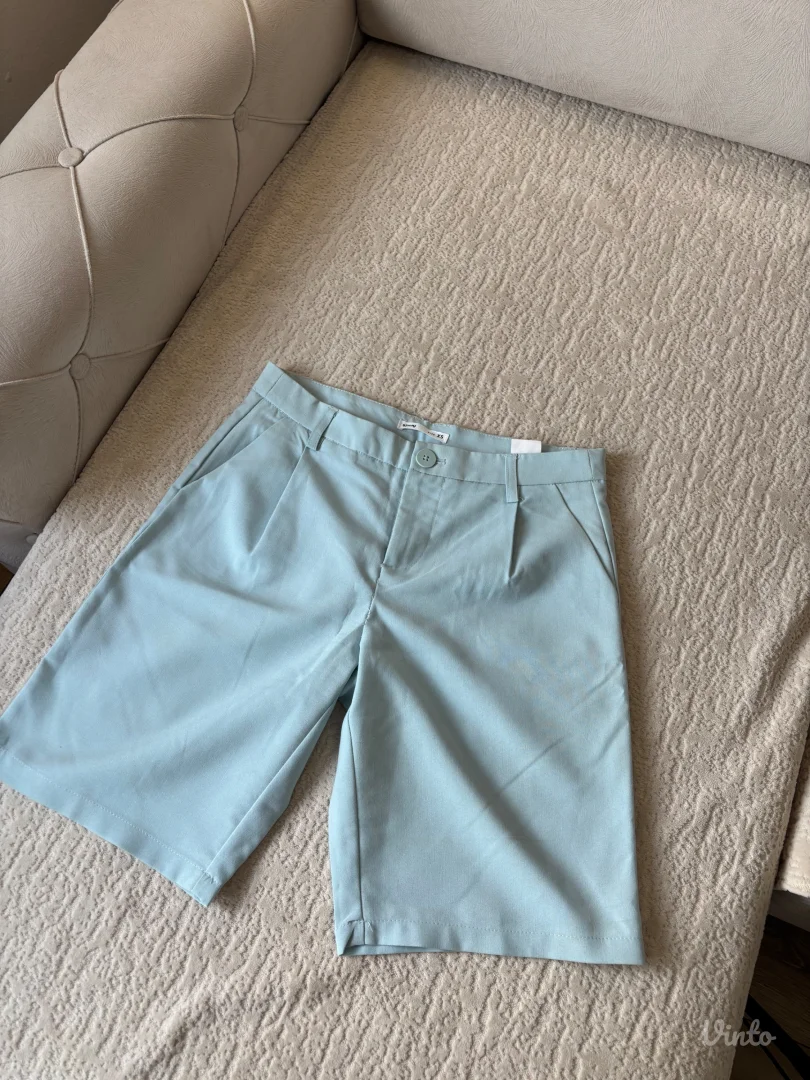 Elegantni svetloplavi sorc/bermude