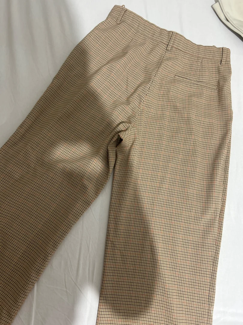 ženske karirane pantalone