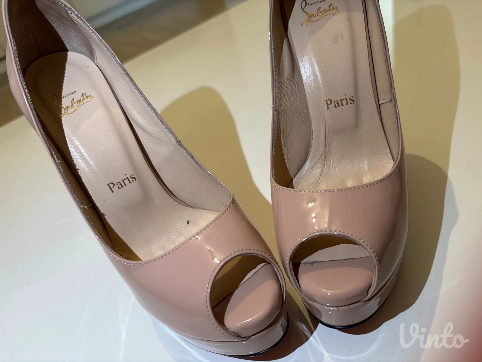 Christian Louboutin salonke