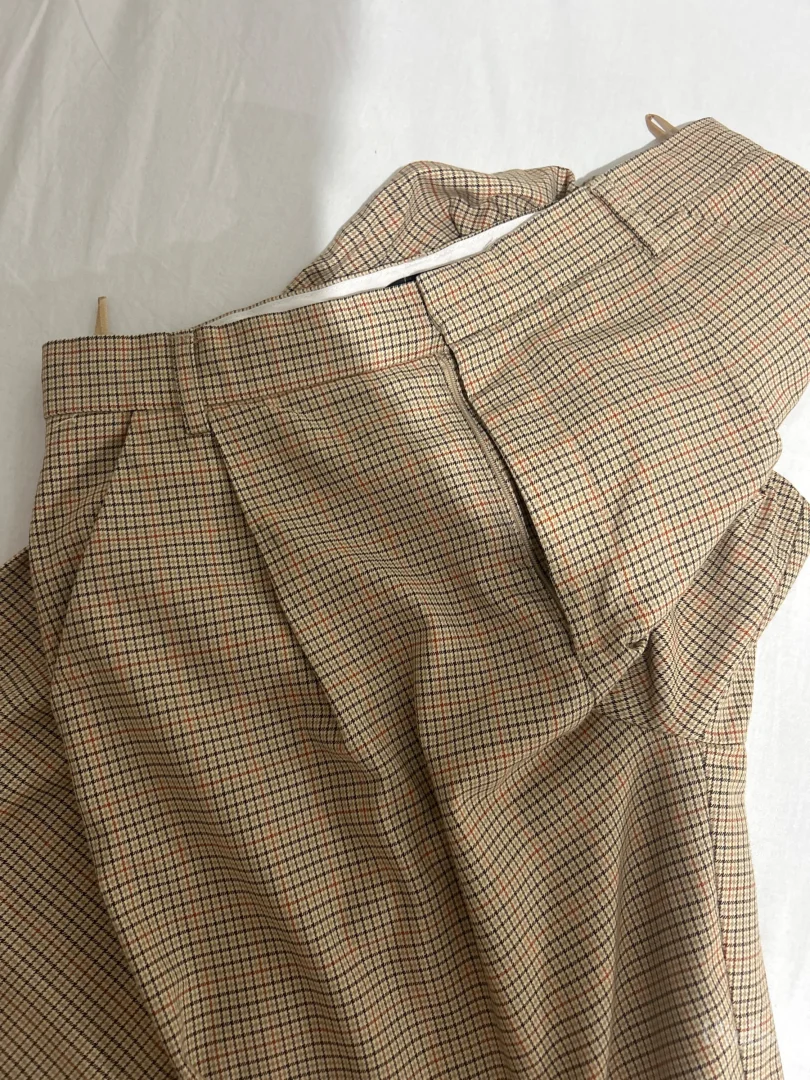 ženske karirane pantalone