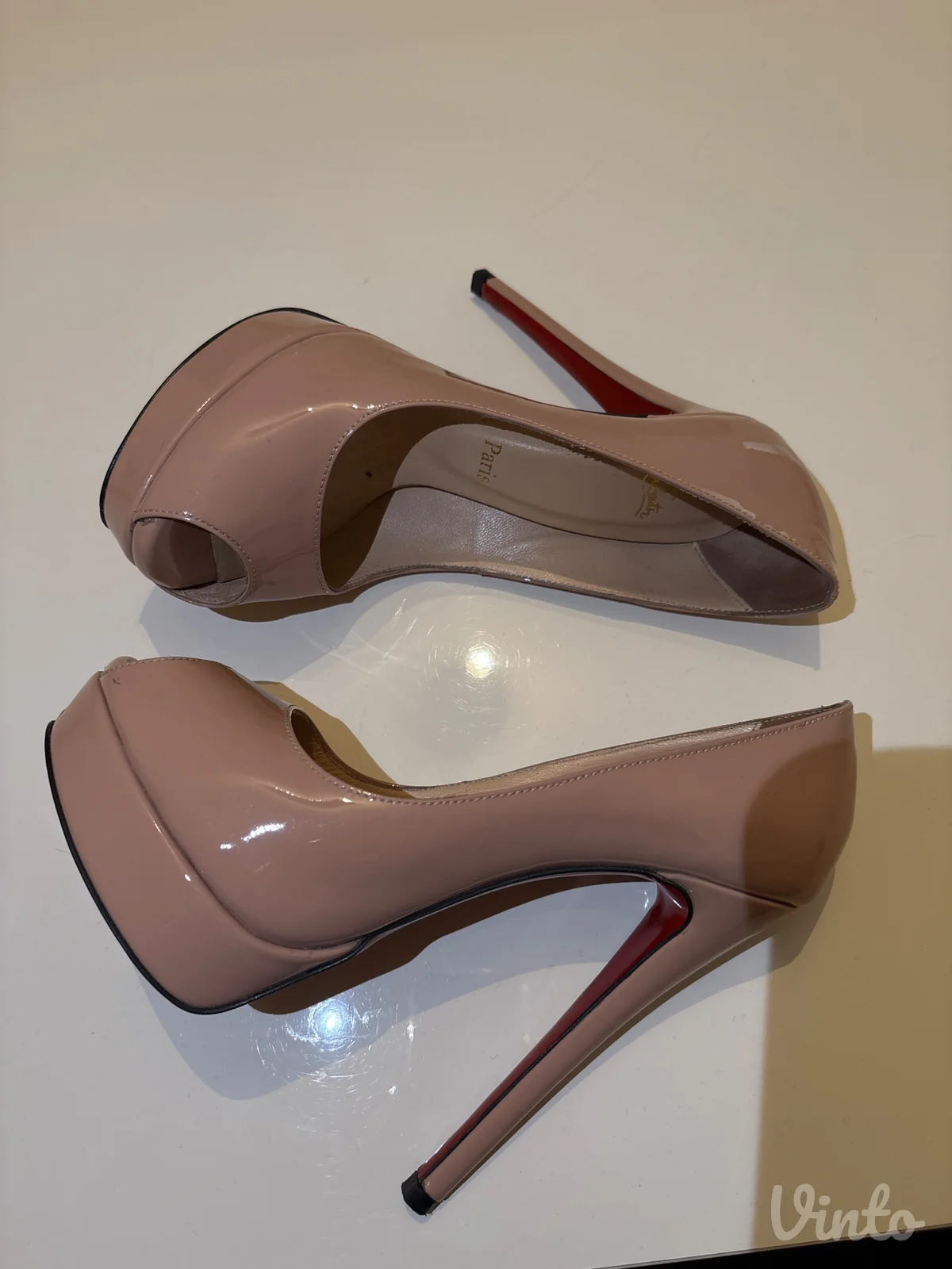 Christian Louboutin salonke