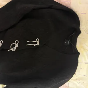 dzemper sa mašnicama