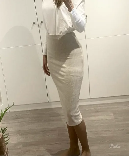 Zara trikotazna suknja sa etiketom