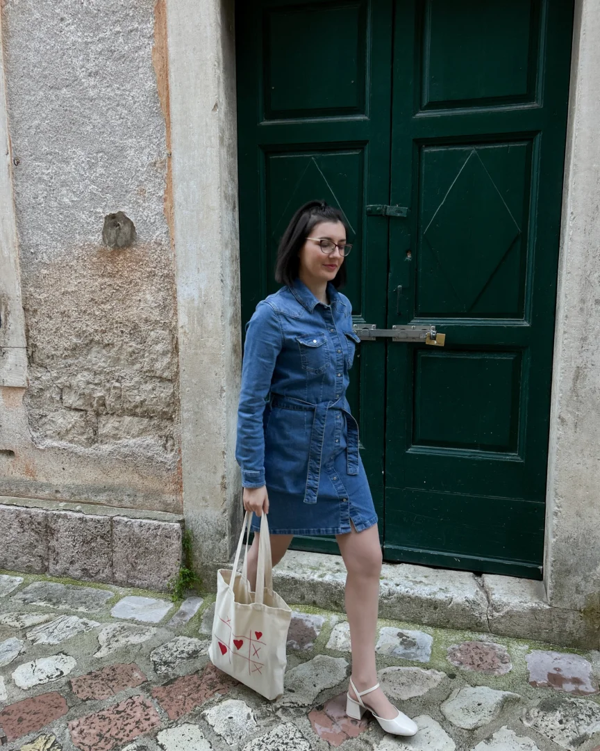 Mini teksas haljina sa dugim rukavima