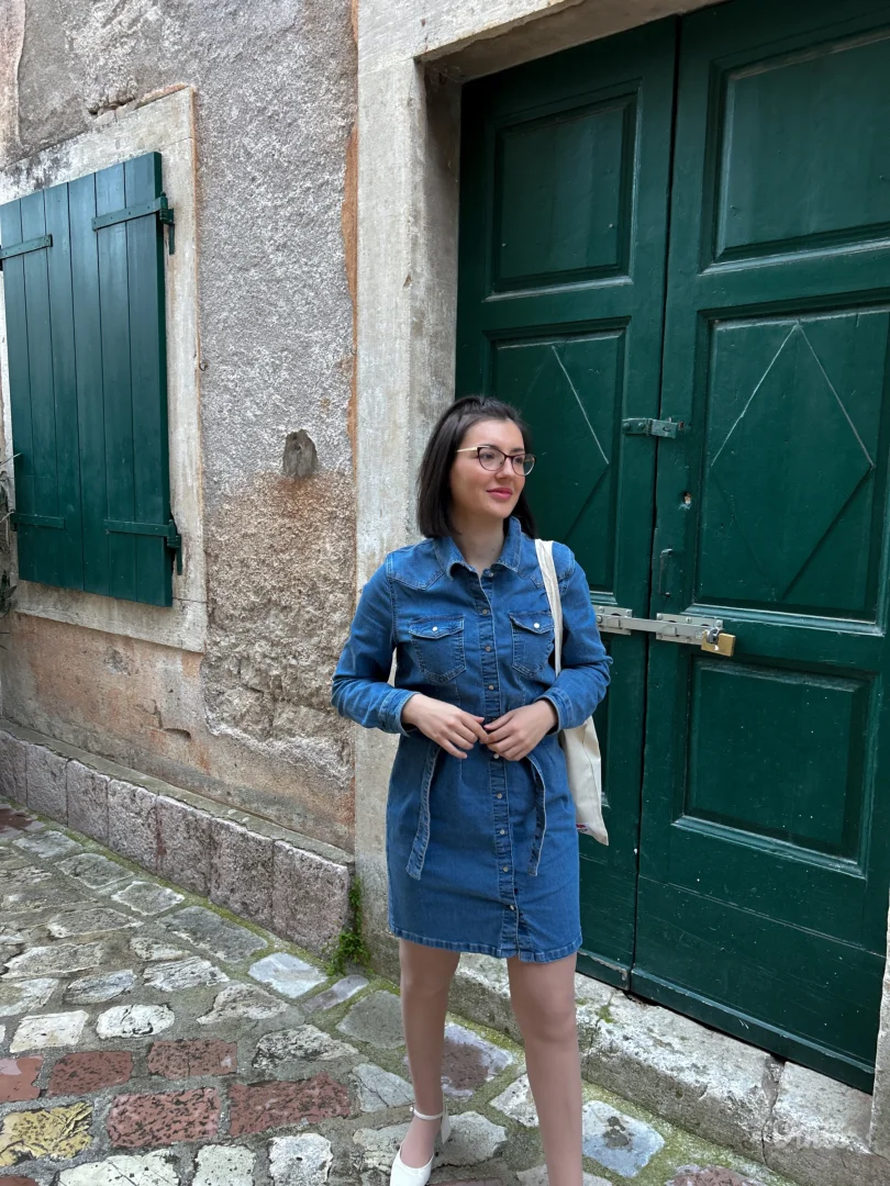 Mini teksas haljina sa dugim rukavima