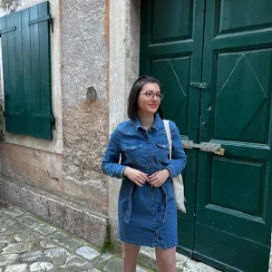 Mini teksas haljina sa dugim rukavima