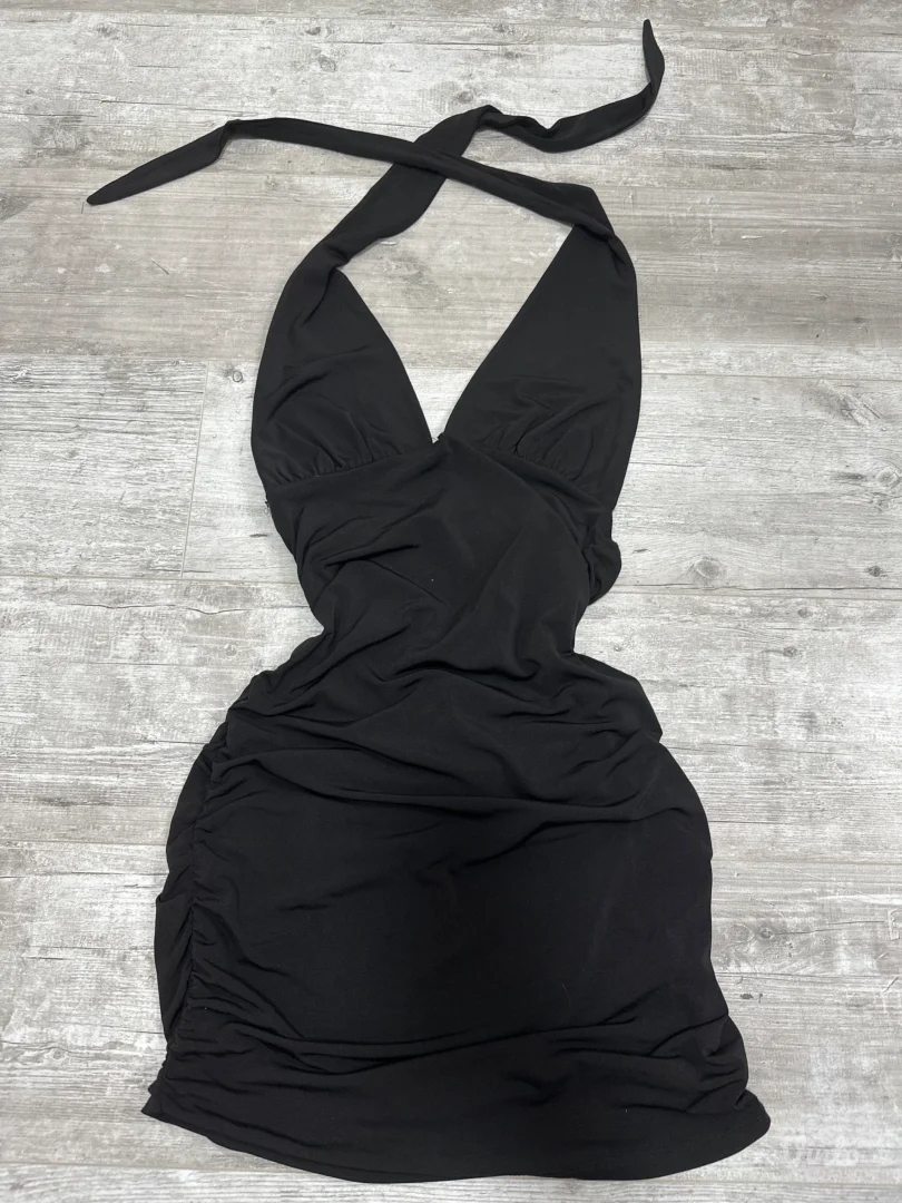 Cena haljina sa otvorenim ledjima