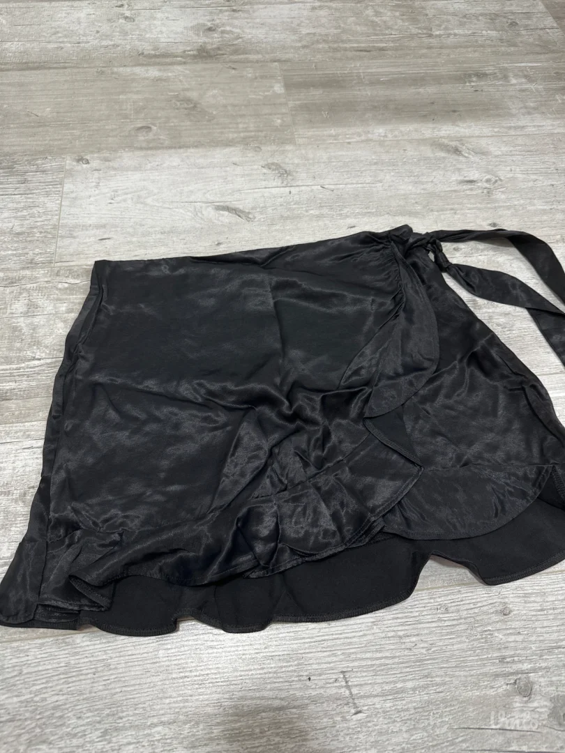 BERSHKA cena suknjica sa karnericima