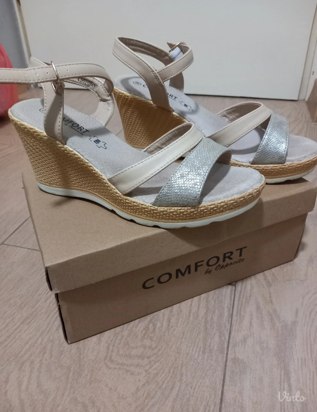 Sandale nove