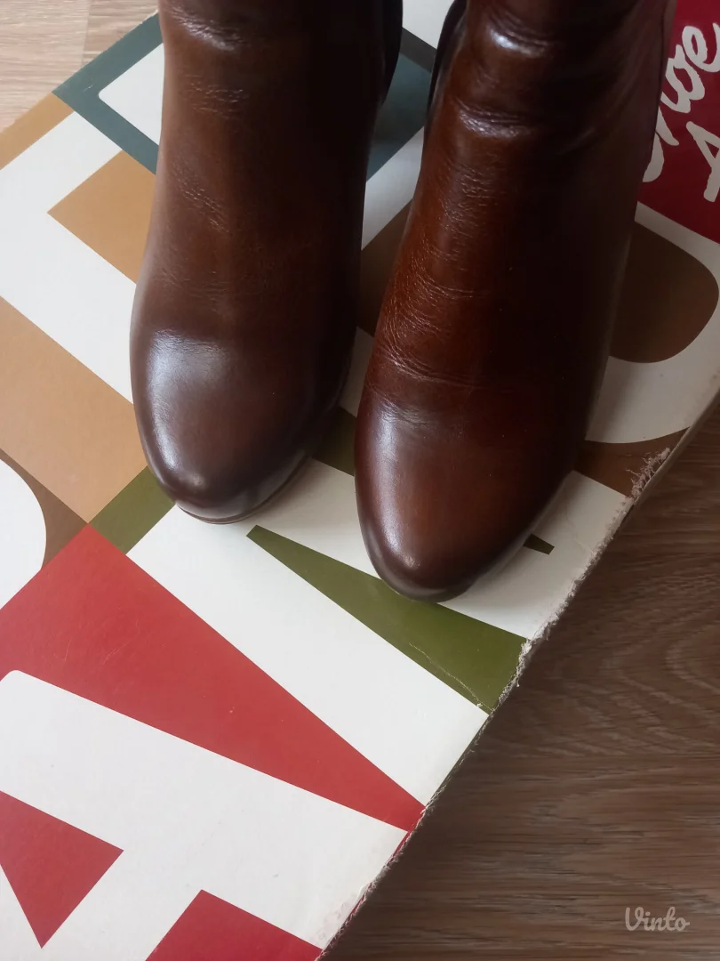 Stefano kožne čizme 38 broj - nove