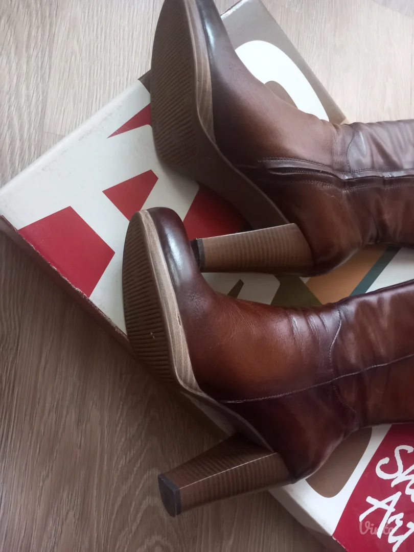 Stefano kožne čizme 38 broj- nove