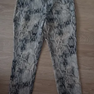 Zara pantalone