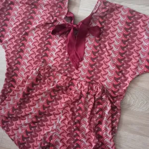 Ženski komplet- nov