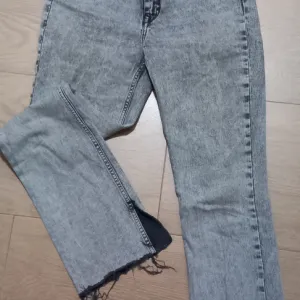 Zara farmerke 38 broj