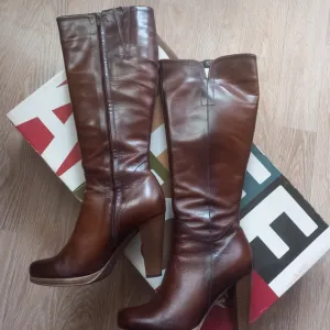 Stefano kožne čizme 38 broj- nove