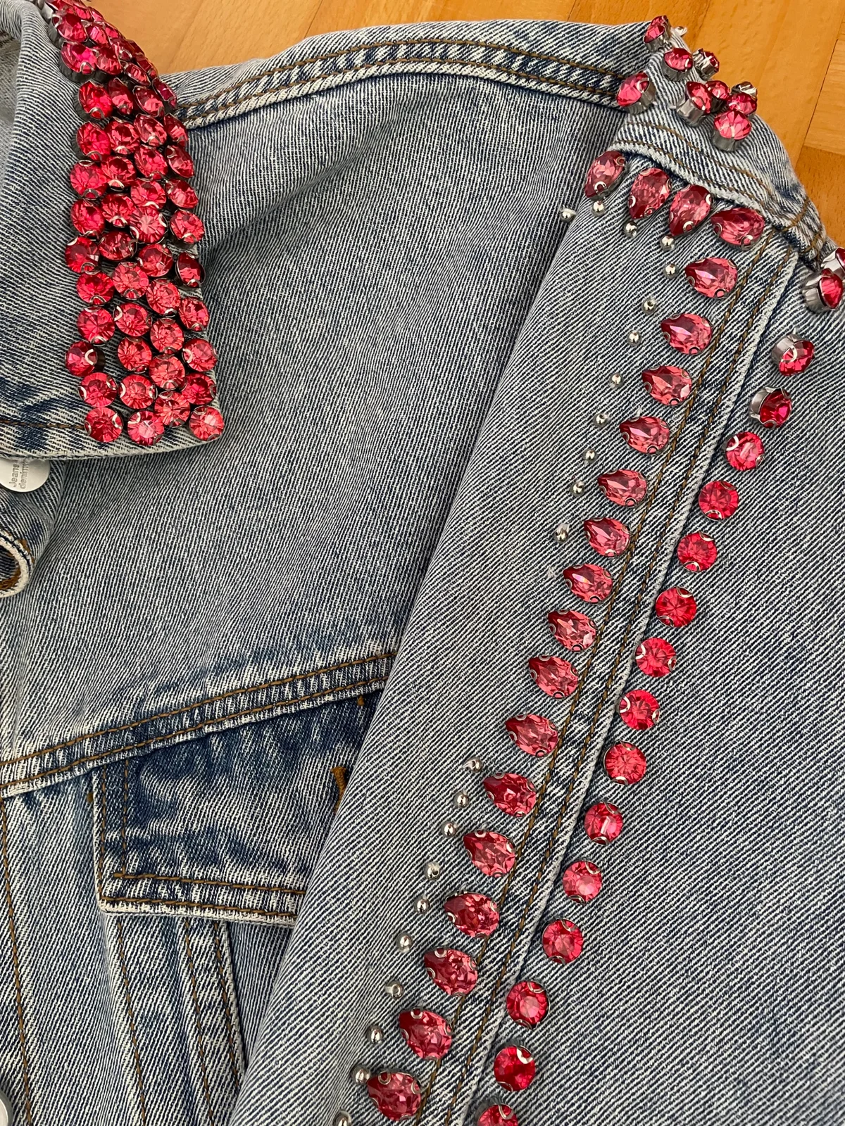Teksas jakna sa roze kristalima | S | denim