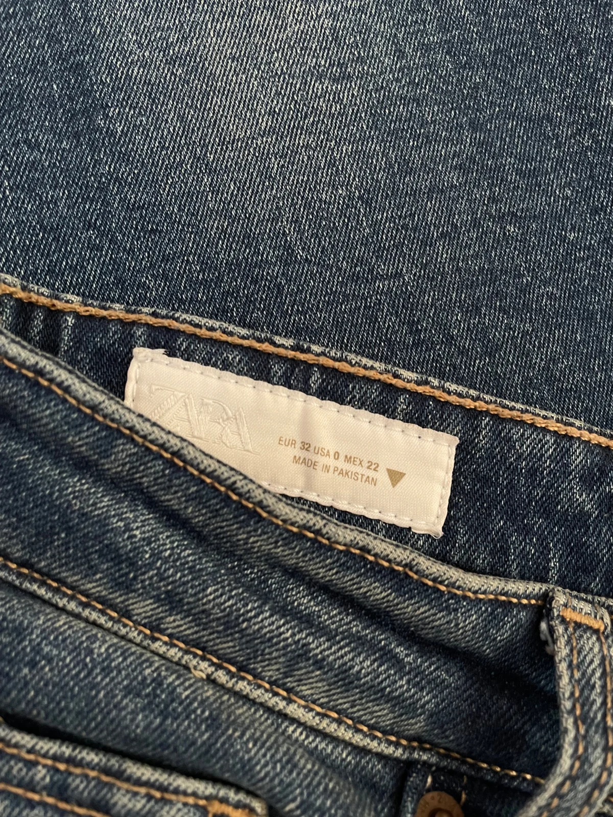 ZARA farmerke zvonastog kroja | skraćeni model | 32