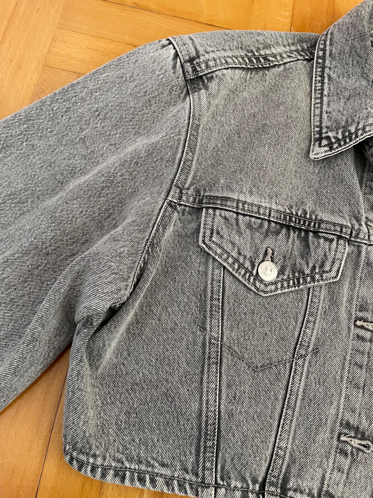 H&M siva teksas jakna | crop | veličina S