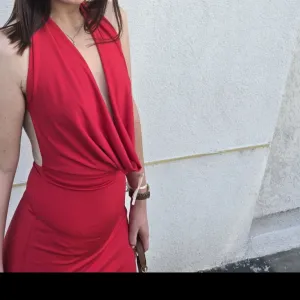 Crvena haljina