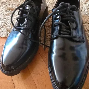 Lakovane oxfordice