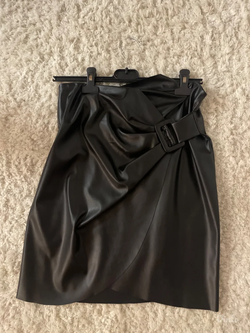 2 kožne suknje za 1200 din