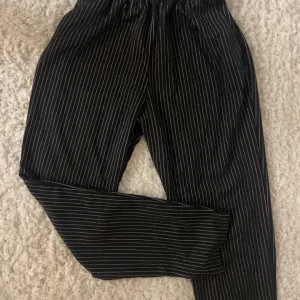 PS prugaste pantalone