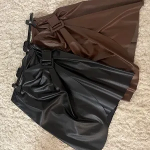 2 kožne suknje za 1200 din