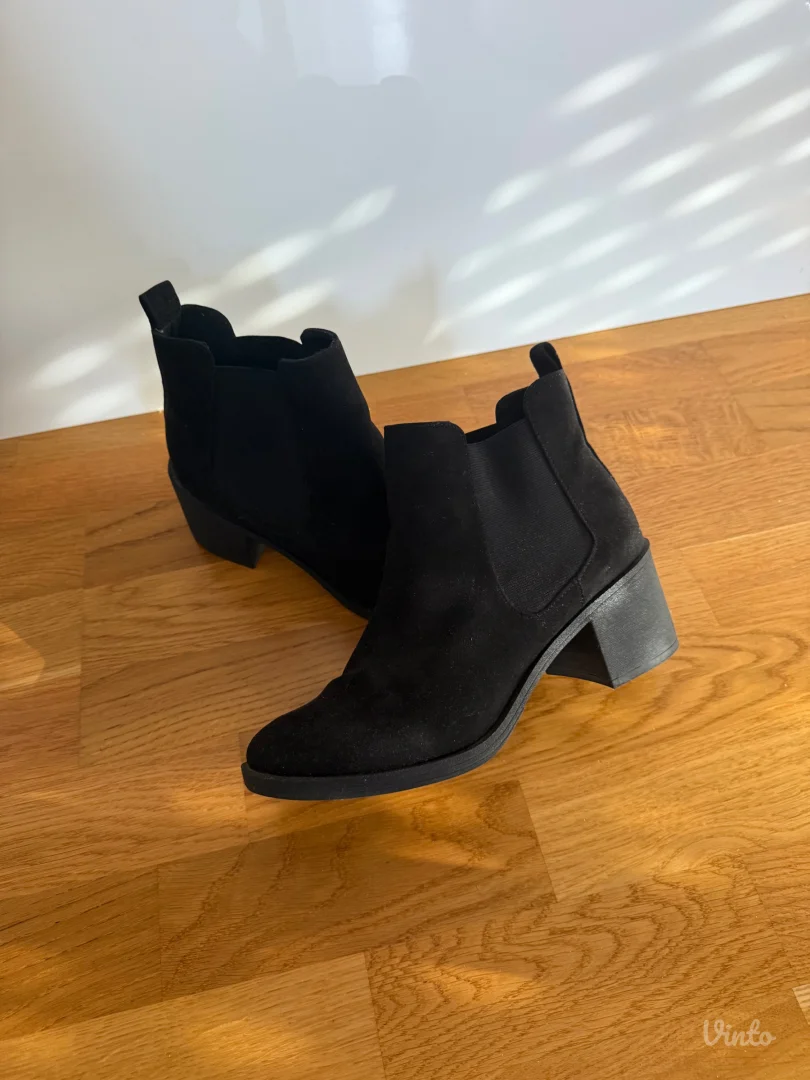 Crne cipele sa stiklom